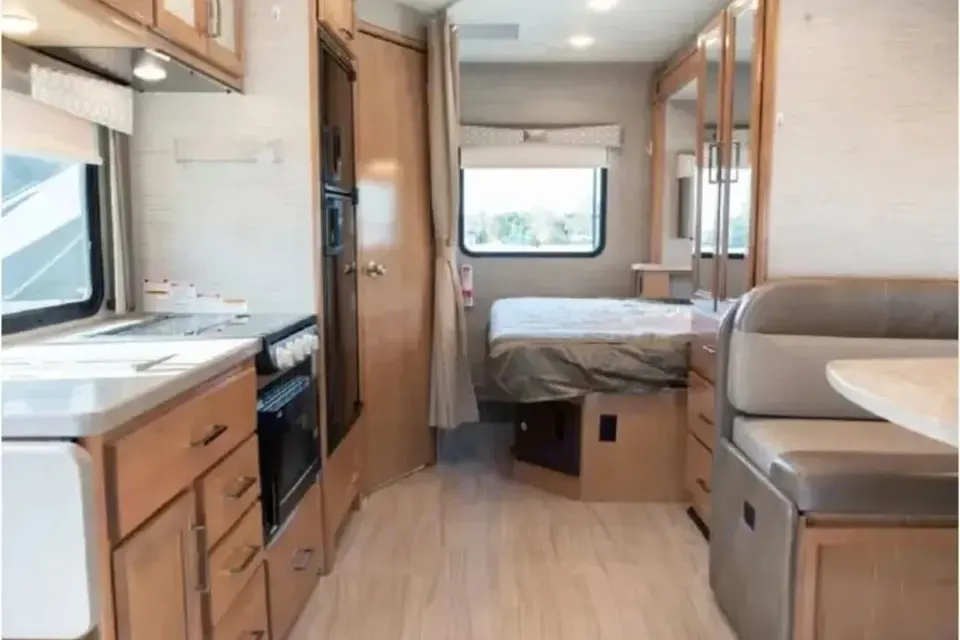 Crimson Falcon RV: Thor Motor Coach Quantum Class C