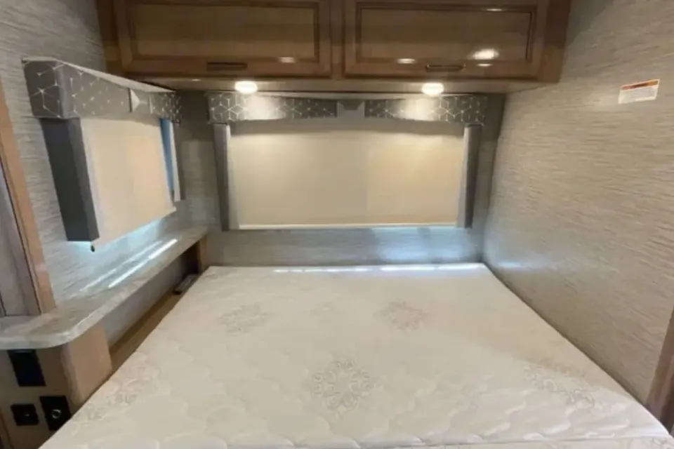 Crimson Falcon RV: Thor Motor Coach Quantum Class C