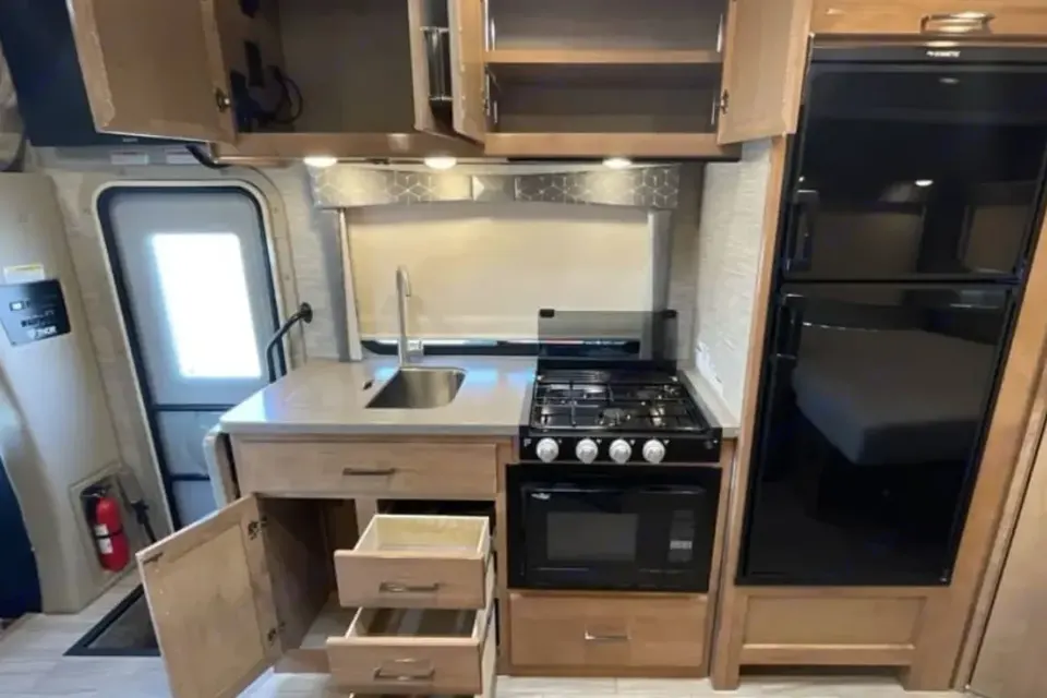 Crimson Falcon RV: Thor Motor Coach Quantum Class C