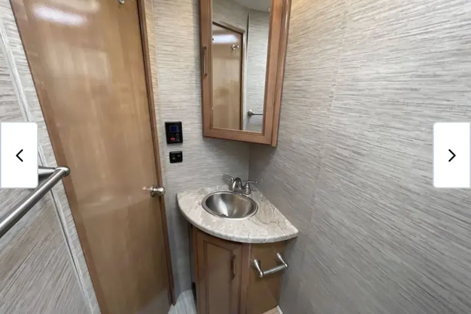 Crimson Falcon RV: Thor Motor Coach Quantum Class C