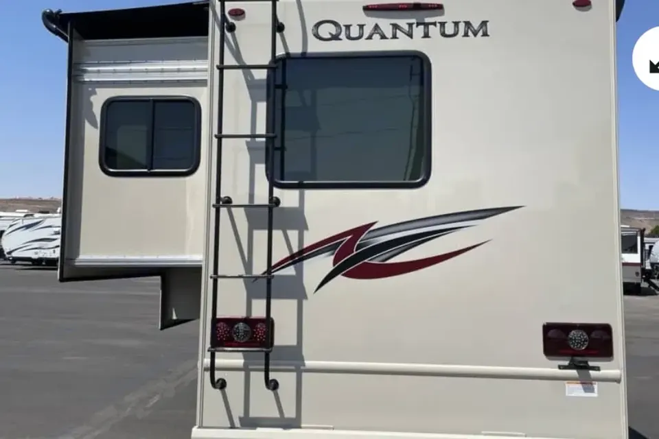 Crimson Falcon RV: Thor Motor Coach Quantum Class C