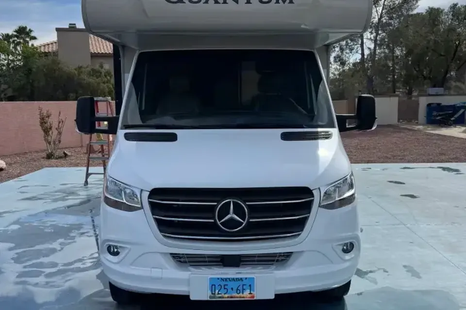 Crimson Falcon RV: Thor Motor Coach Quantum Class C