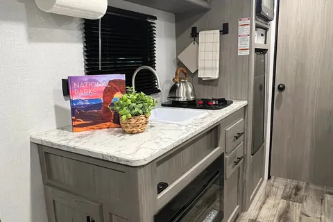 Alex's Coleman 17b Travel Trailer