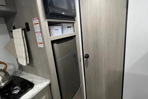 Alex's Coleman 17b Travel Trailer