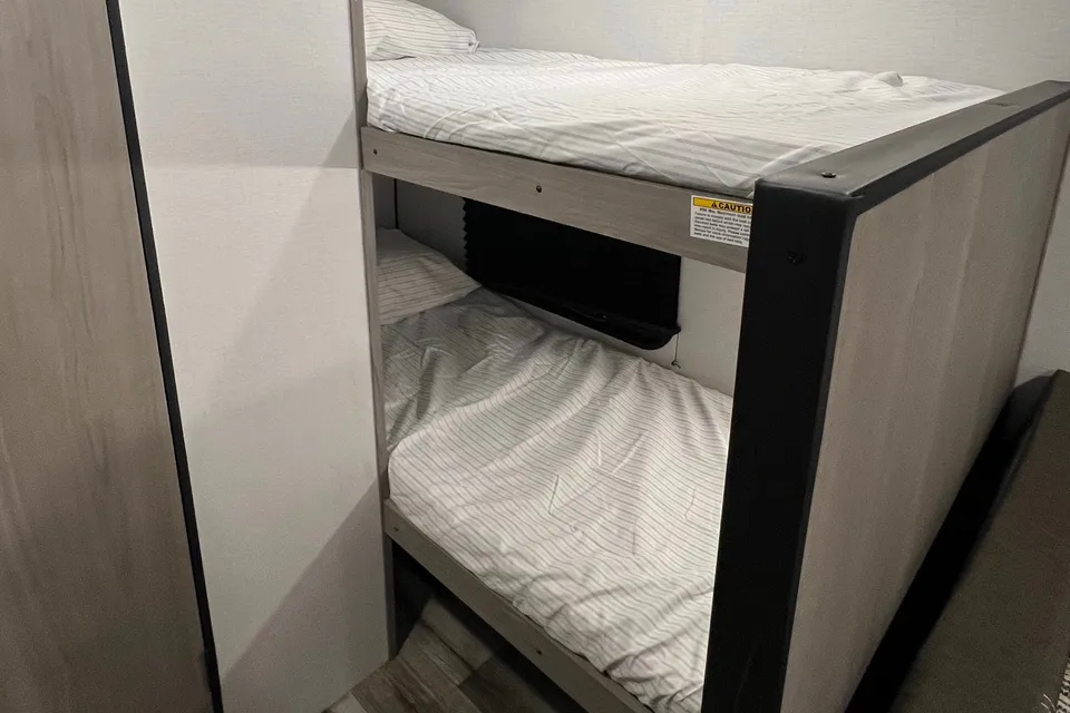 Alex's Coleman 17b Travel Trailer
