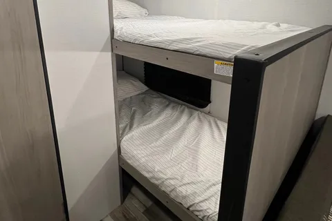 Alex's Coleman 17b Travel Trailer