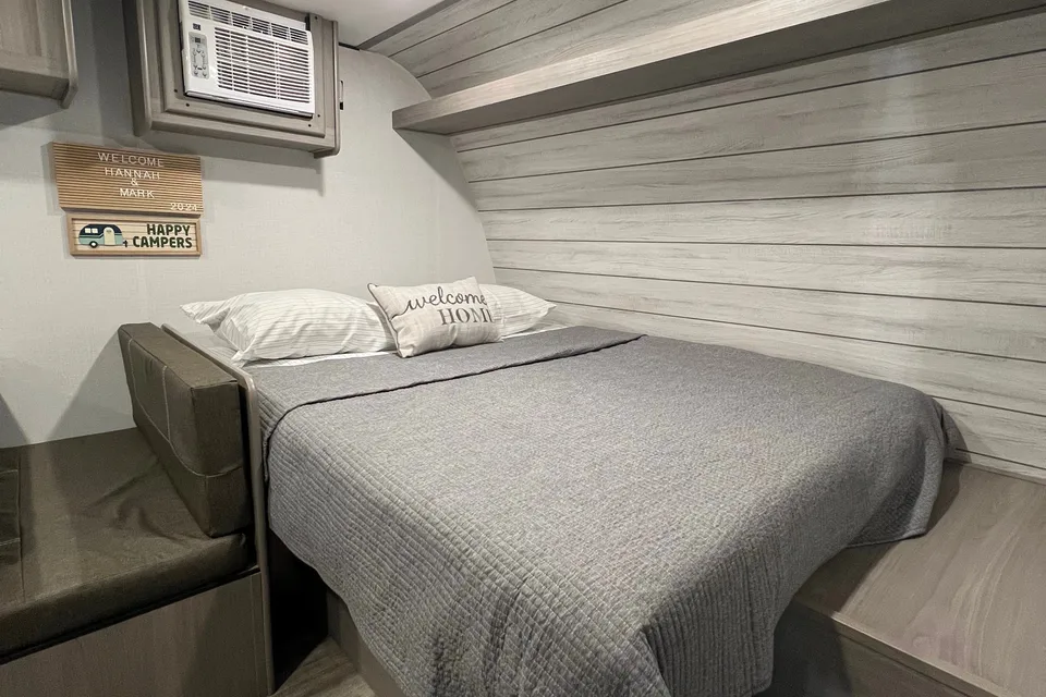 Alex's Coleman 17b Travel Trailer