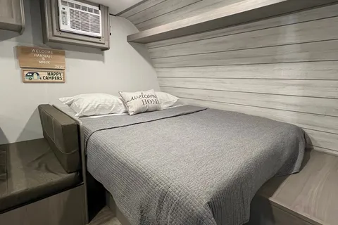 Alex's Coleman 17b Travel Trailer