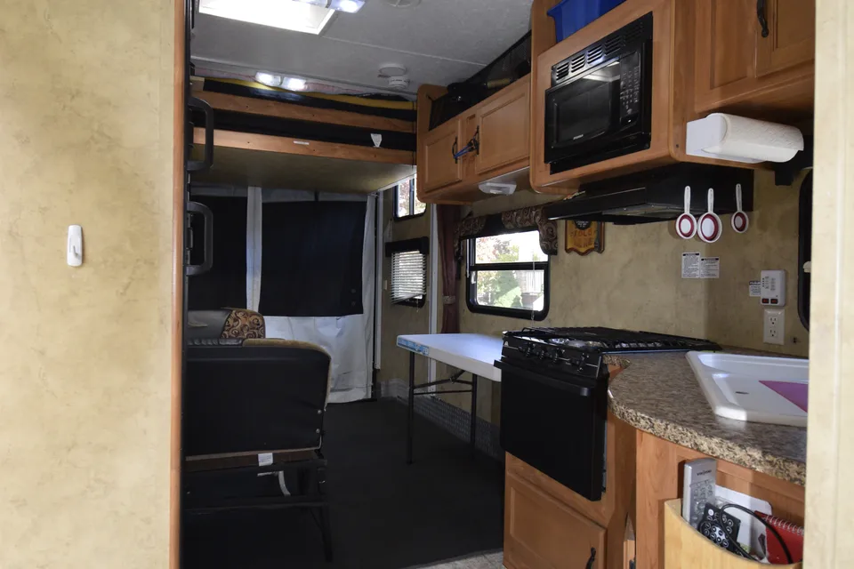 TRAVEL TRAILER or TOYHAULER you decide?