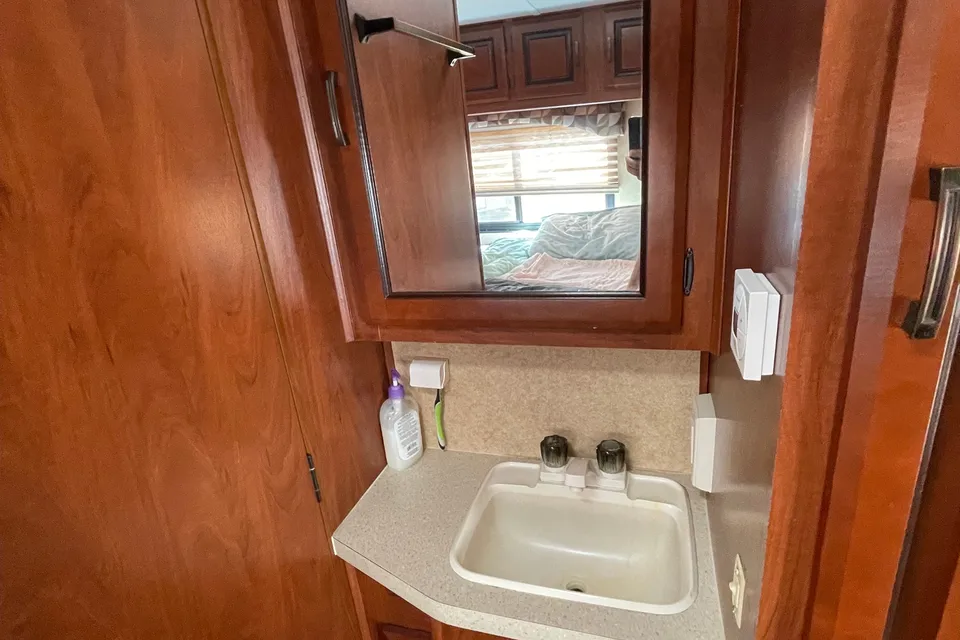 Jacob's Forest River 2450cd Class C