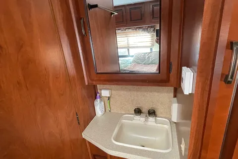 Jacob's Forest River 2450cd Class C