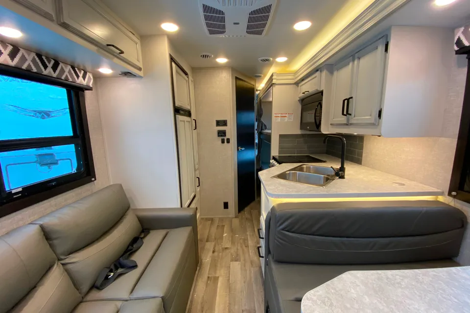 Jayco Redhawk 31F Class C - experienced driver-30 day minimum