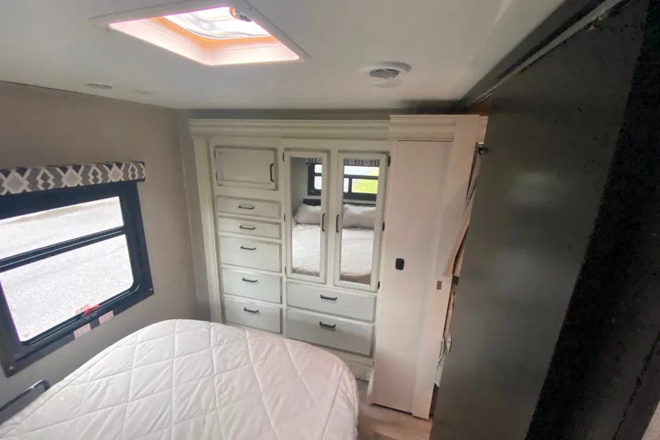 Jayco Redhawk 31F Class C - experienced driver-30 day minimum