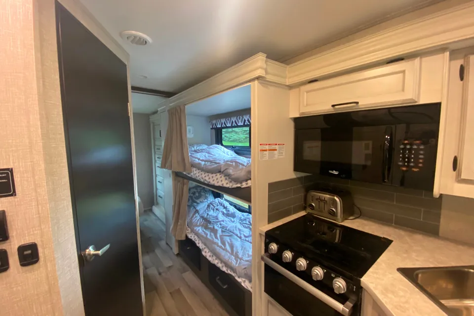 Jayco Redhawk 31F Class C - experienced driver-30 day minimum