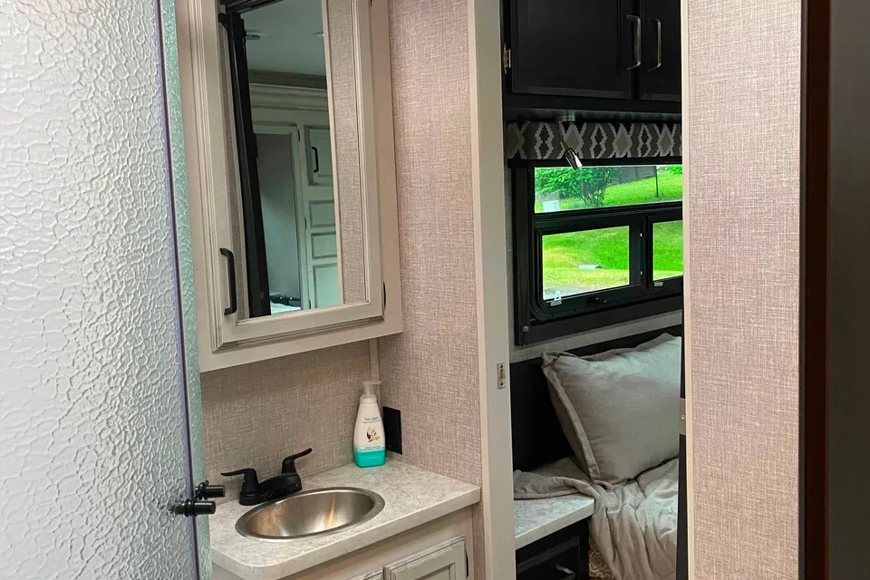 Jayco Redhawk 31F Class C - experienced driver-30 day minimum