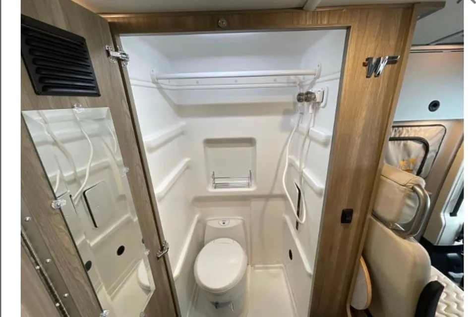 Forman Winnebago Solis 59P Class B