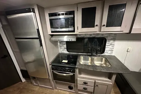 Sleeps 9 - 2022 Heartland Travel Trailer