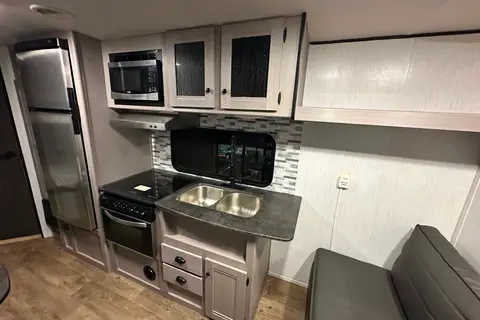 Sleeps 9 - 2022 Heartland Travel Trailer