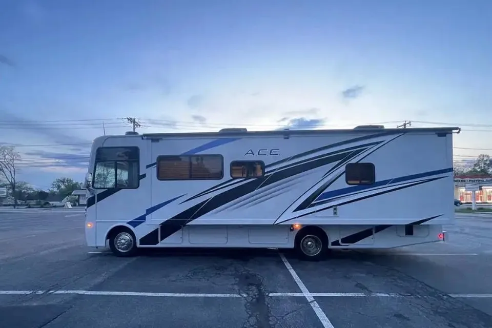 fischer's Thor Motor Coach 29D Class A