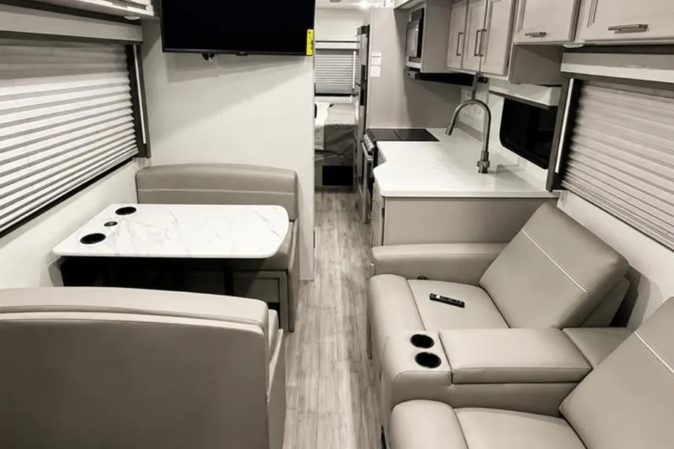 fischer's Thor Motor Coach 29D Class A
