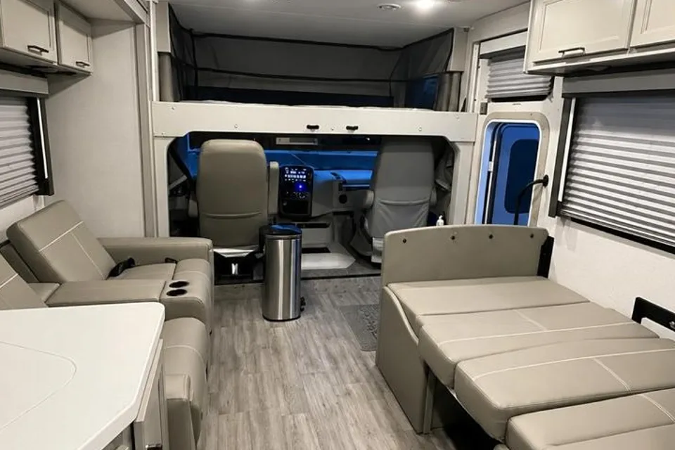 fischer's Thor Motor Coach 29D Class A