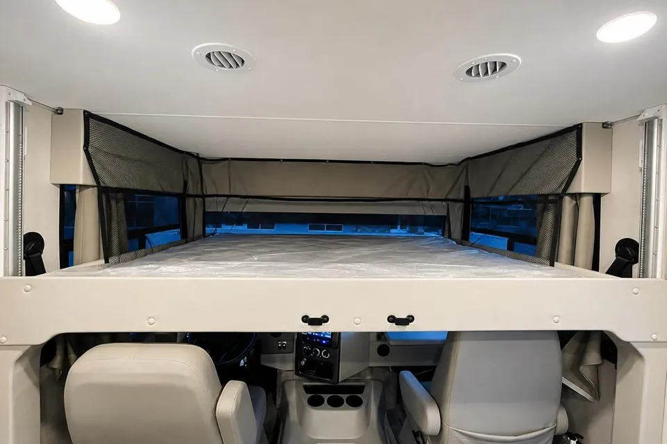 fischer's Thor Motor Coach 29D Class A