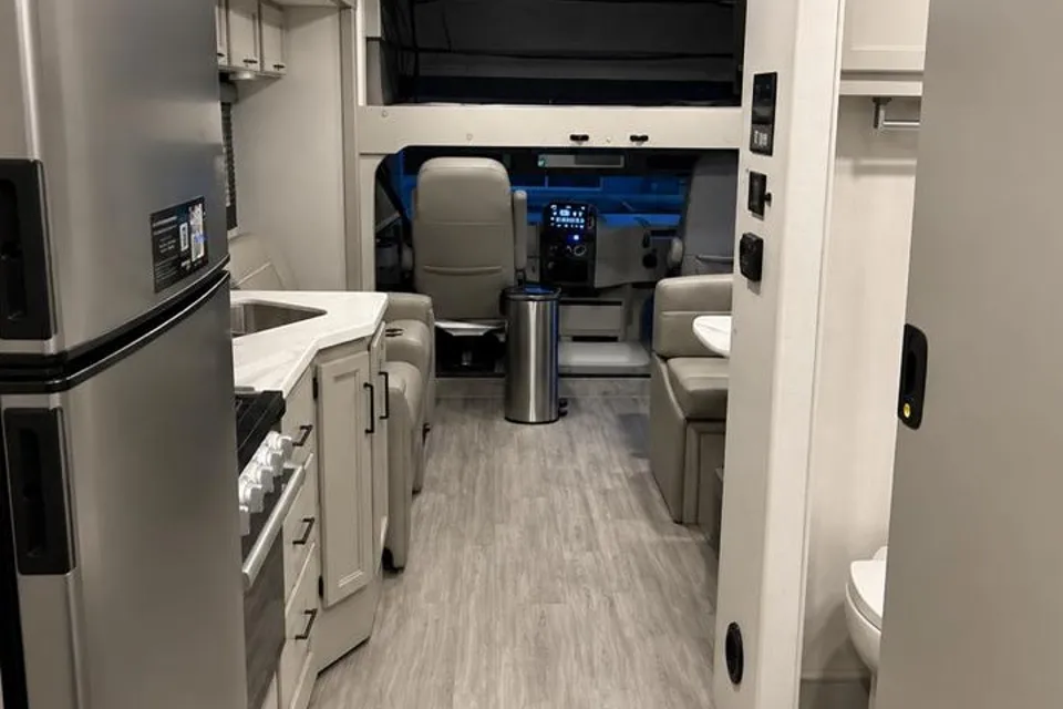 fischer's Thor Motor Coach 29D Class A