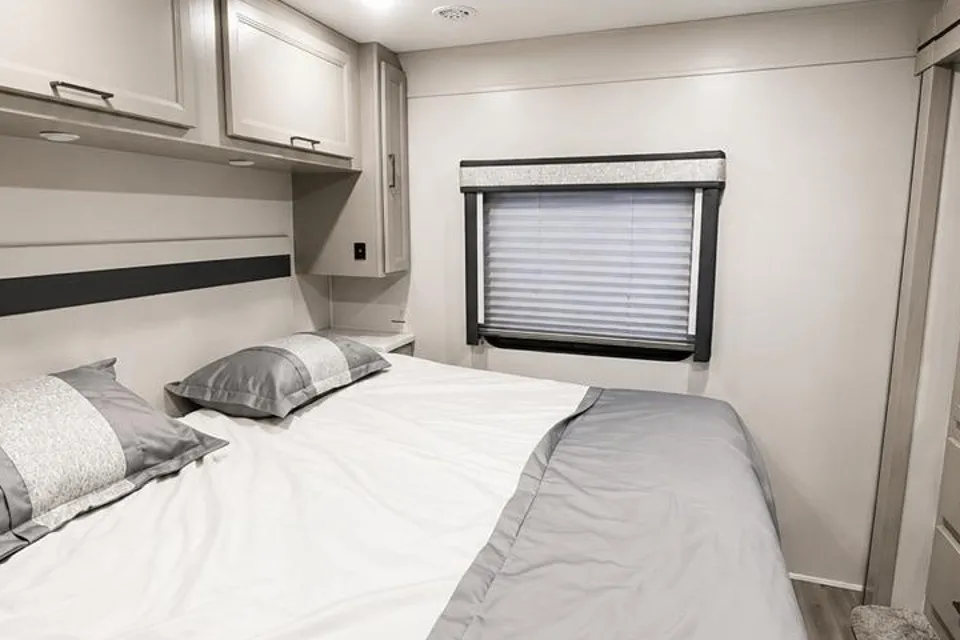 fischer's Thor Motor Coach 29D Class A