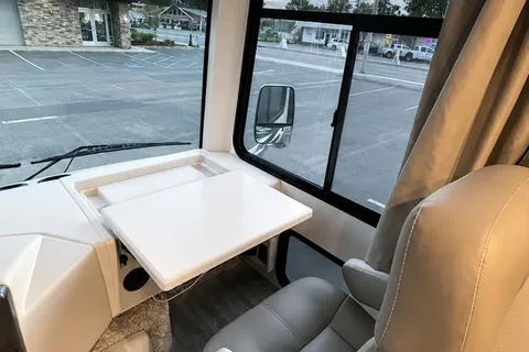 Fischer's Thor Motor Coach 29D Class A