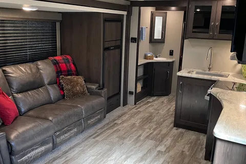 Fireside RV Memory Maker – Family Bunkhouse