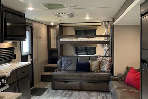 Fireside RV Memory Maker – Family Bunkhouse