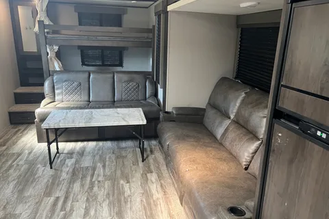 Fireside RV Memory Maker – Family Bunkhouse