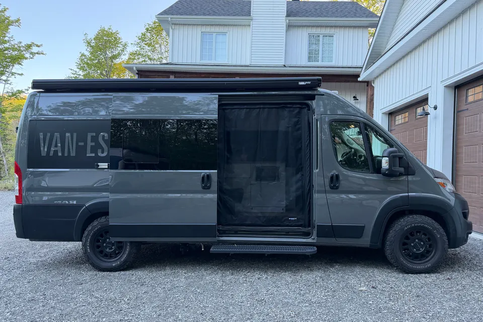 Van-Escapades 25-003 - Promaster 4 places