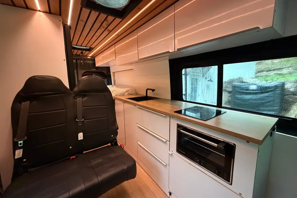 Van-Escapades 25-003 - Promaster 4 places