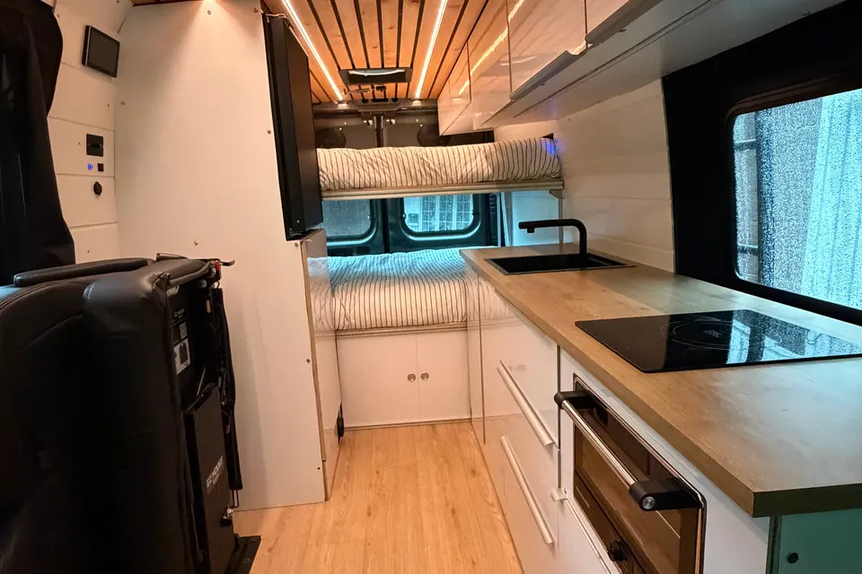 Van-Escapades 25-003 - Promaster 4 places