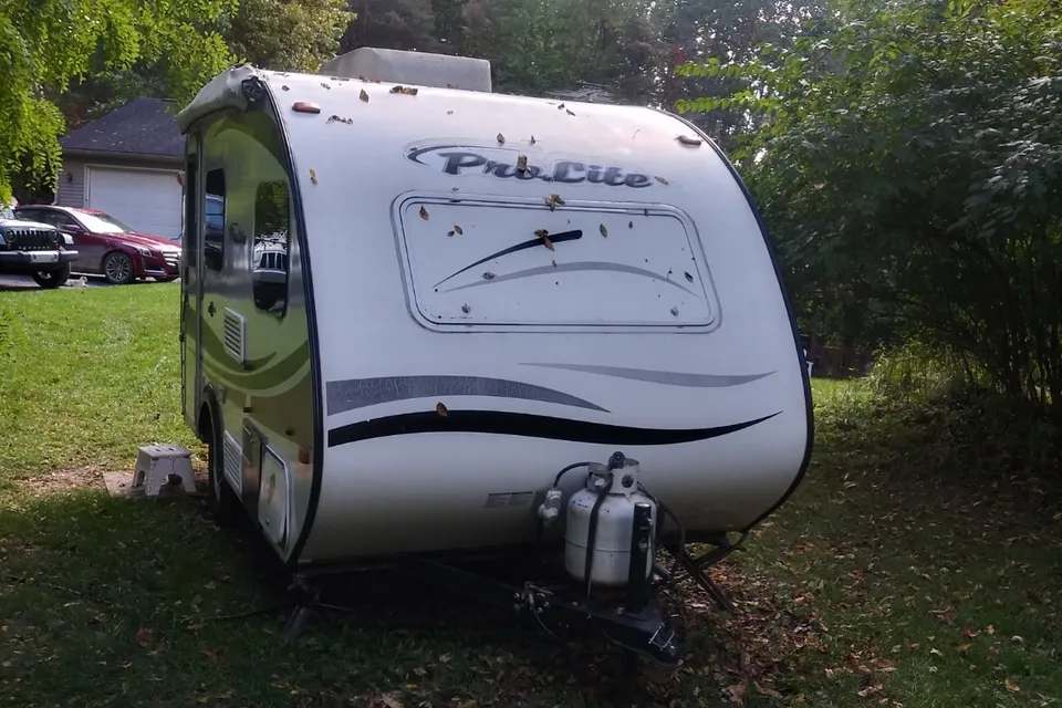 Cozy 2014 Prolite Plus S Travel Trailer - Light Weight!