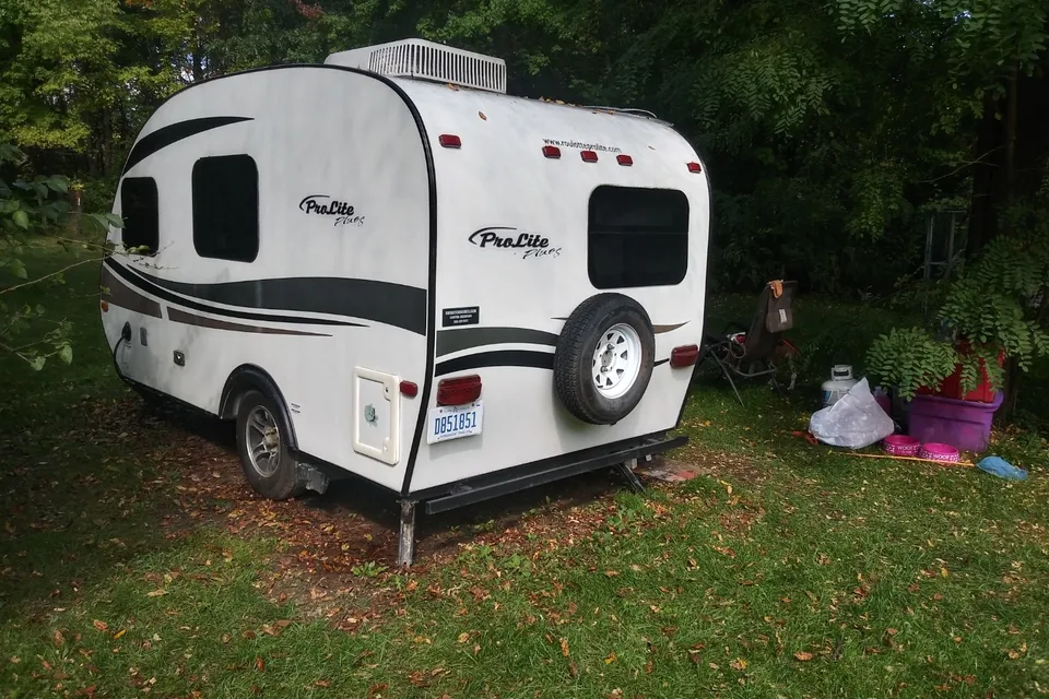 Cozy 2014 Prolite Plus S Travel Trailer - Light Weight!