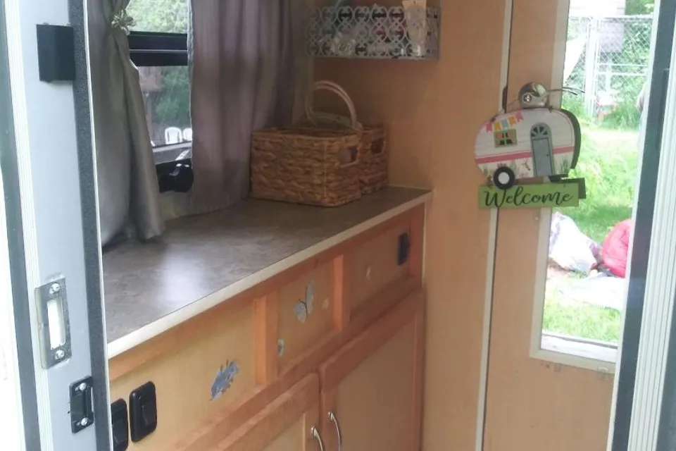 Cozy 2014 Prolite Plus S Travel Trailer - Light Weight!