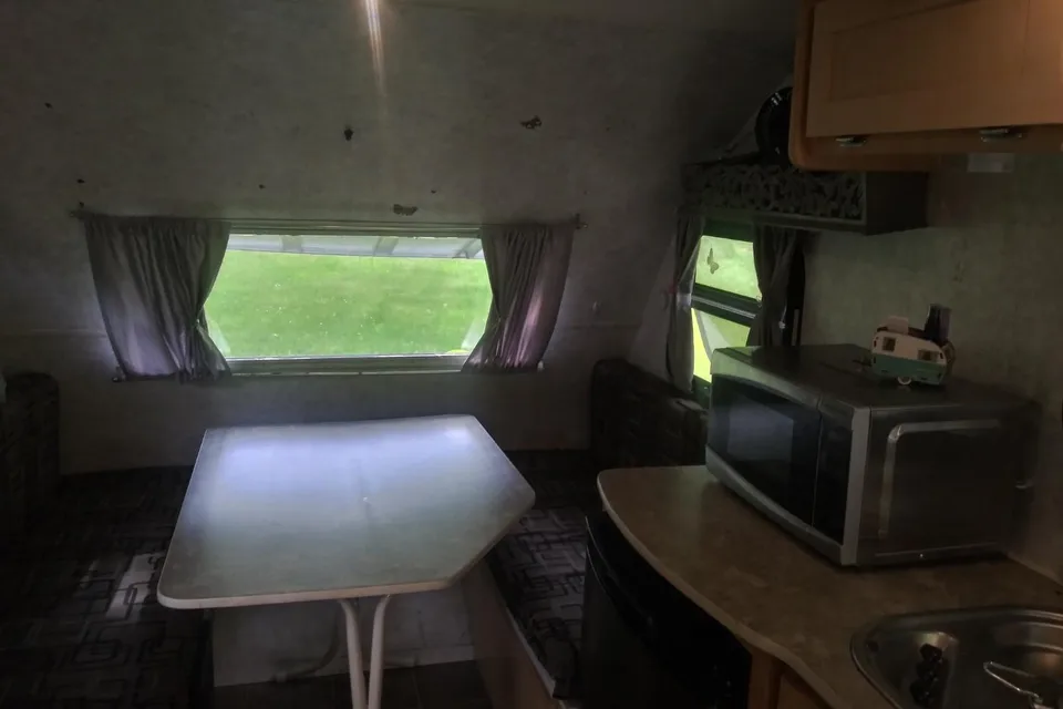 Cozy 2014 Prolite Plus S Travel Trailer - Light Weight!