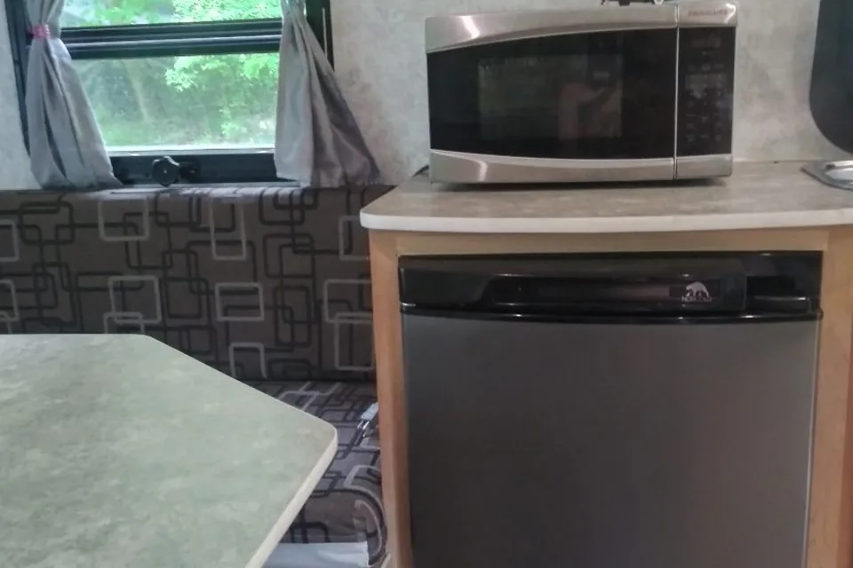 Cozy 2014 Prolite Plus S Travel Trailer - Light Weight!