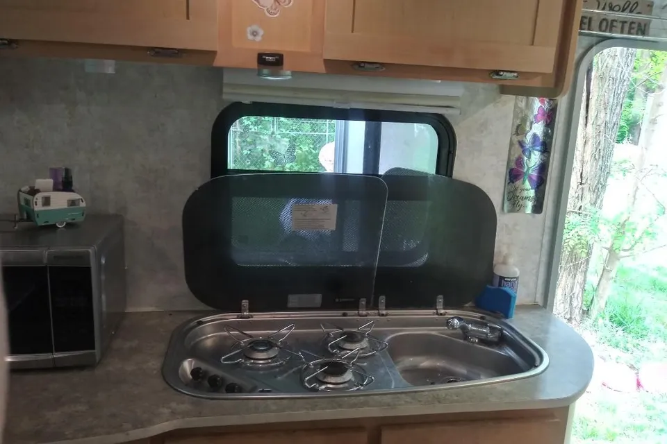 Cozy 2014 Prolite Plus S Travel Trailer - Light Weight!