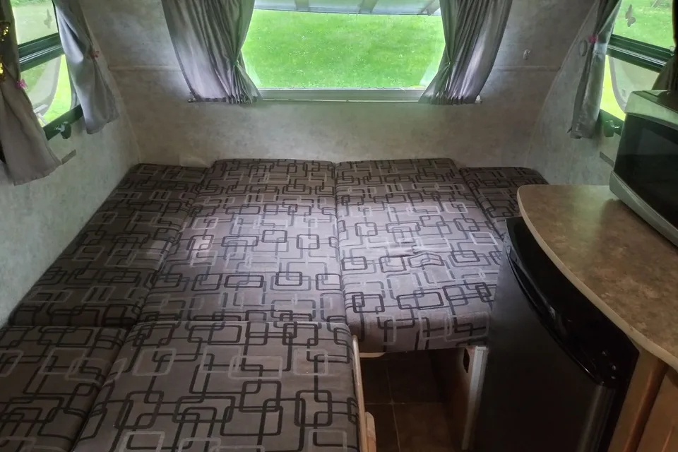 Cozy 2014 Prolite Plus S Travel Trailer - Light Weight!