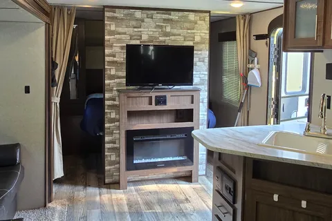 Caleb 's Keystone 26’ Hideout Travel Trailer