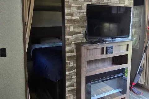 Caleb 's Keystone 26’ Hideout Travel Trailer