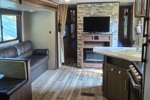 Caleb 's Keystone 26’ Hideout Travel Trailer