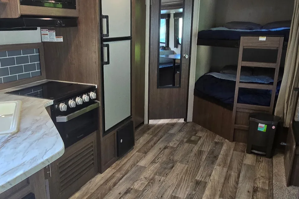 Caleb 's Keystone 26’ Hideout Travel Trailer