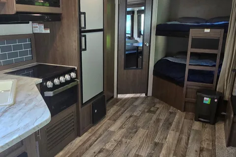 Caleb 's Keystone 26’ Hideout Travel Trailer
