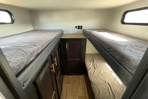 Grey Wolf Black Label Limited Bunk House W/Outdoor Kitchen - Sleeps 9