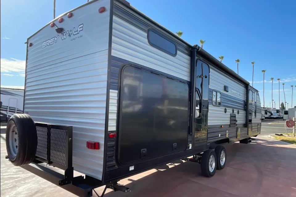 Grey Wolf Black Label Limited Bunk House W/Outdoor Kitchen - Sleeps 9