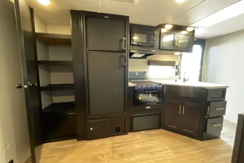 Grey Wolf Black Label Limited Bunk House W/Outdoor Kitchen - Sleeps 9